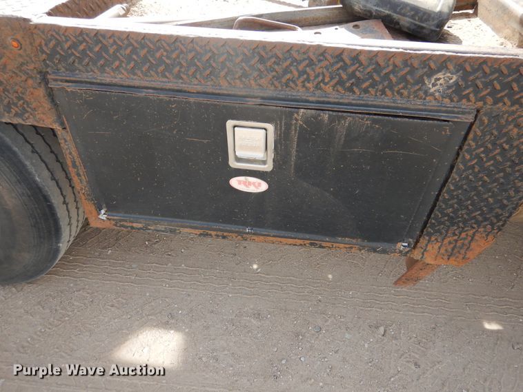 image for item DG8339 2004 Freightliner Columbia  winch truck