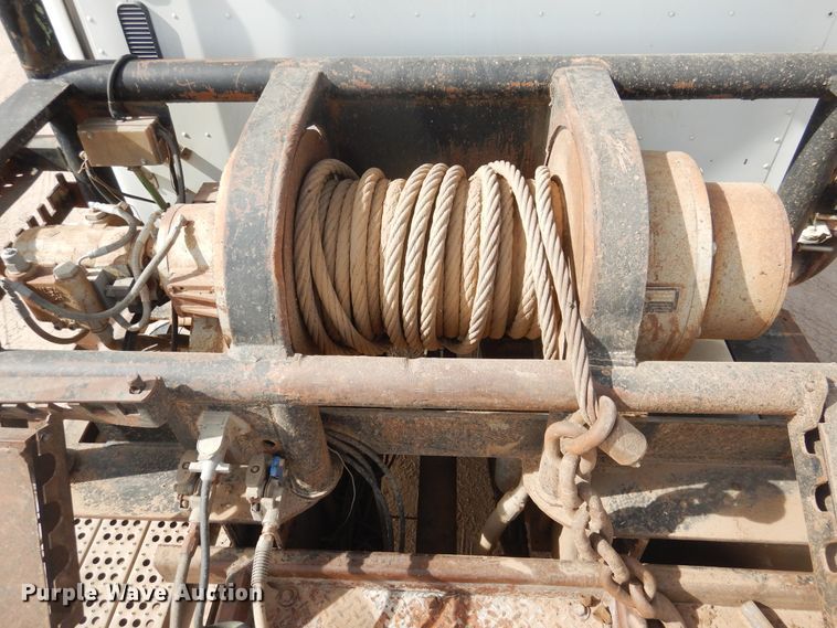 image for item DG8339 2004 Freightliner Columbia  winch truck