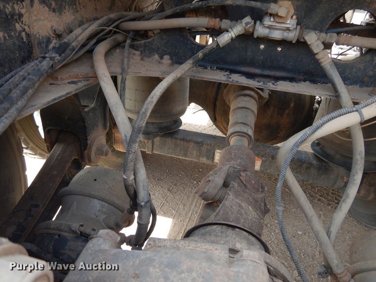 image for item DG8339 2004 Freightliner Columbia  winch truck