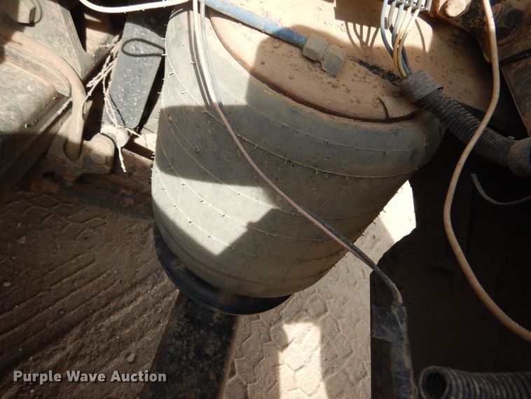 image for item DG8339 2004 Freightliner Columbia  winch truck