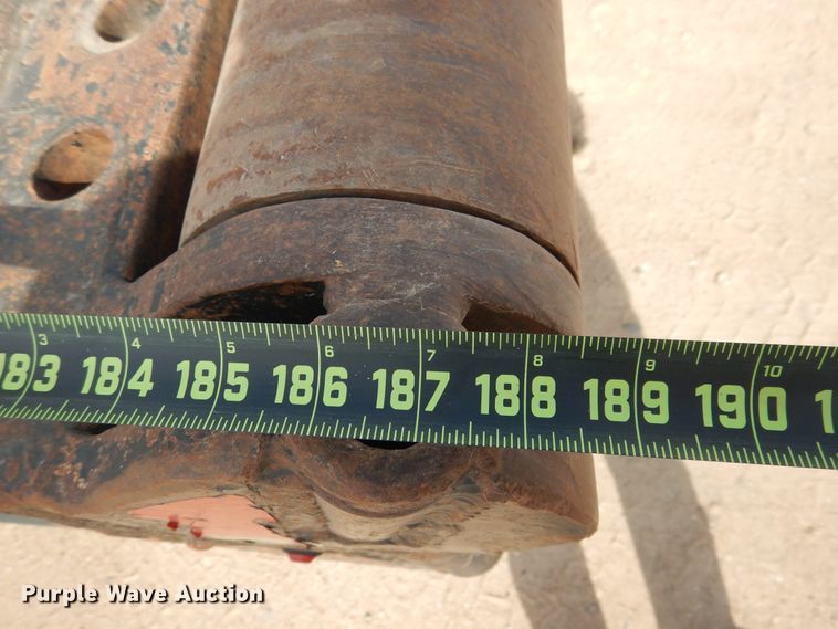 image for item DG8339 2004 Freightliner Columbia  winch truck