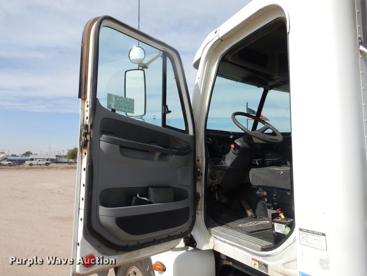 image for item DG8339 2004 Freightliner Columbia  winch truck