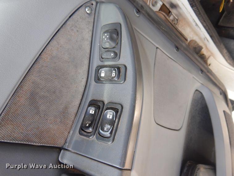 image for item DG8339 2004 Freightliner Columbia  winch truck