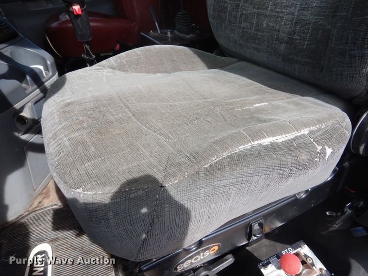 image for item DG8339 2004 Freightliner Columbia  winch truck