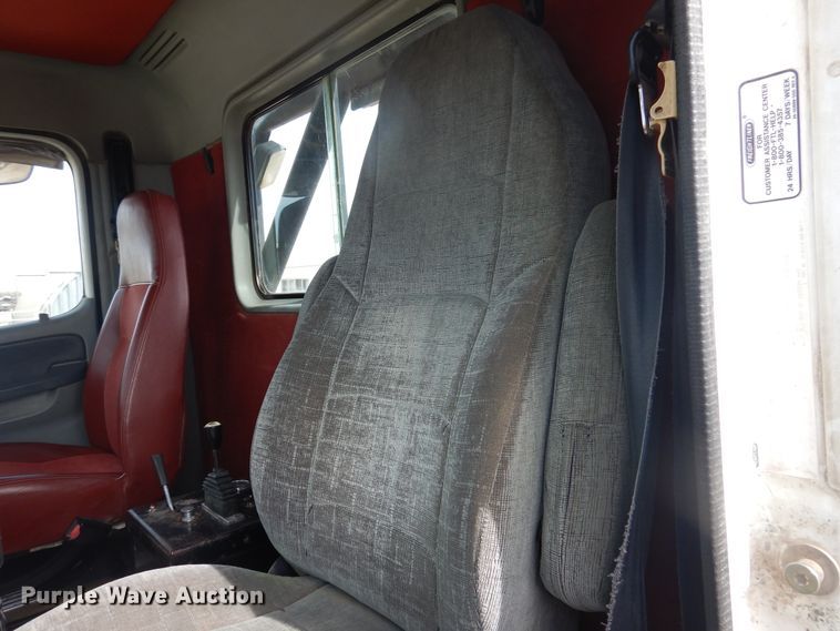 image for item DG8339 2004 Freightliner Columbia  winch truck