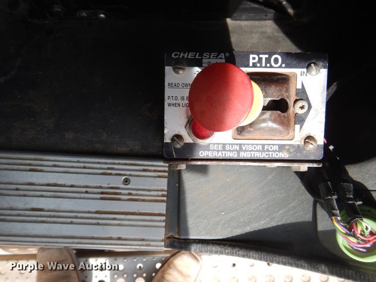 image for item DG8339 2004 Freightliner Columbia  winch truck