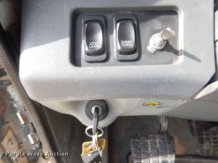 image for item DG8339 2004 Freightliner Columbia  winch truck