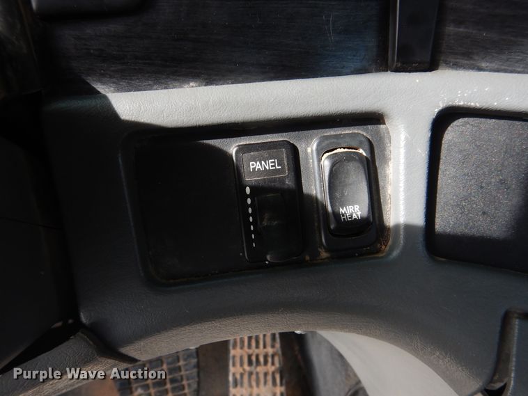 image for item DG8339 2004 Freightliner Columbia  winch truck