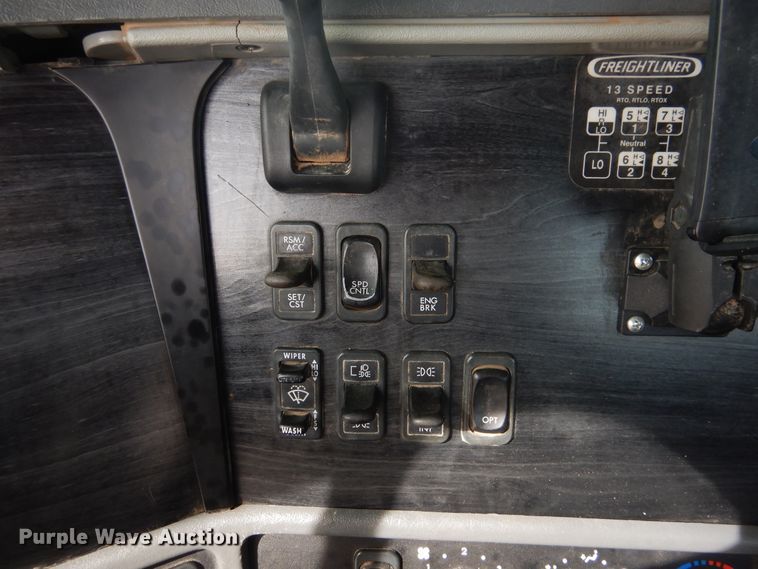 image for item DG8339 2004 Freightliner Columbia  winch truck