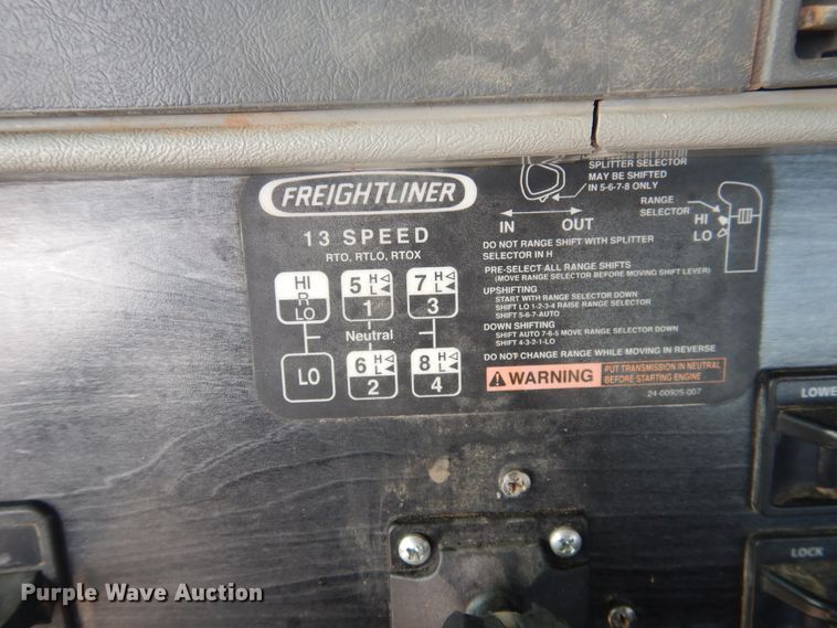 image for item DG8339 2004 Freightliner Columbia  winch truck