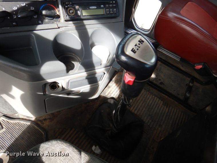 image for item DG8339 2004 Freightliner Columbia  winch truck