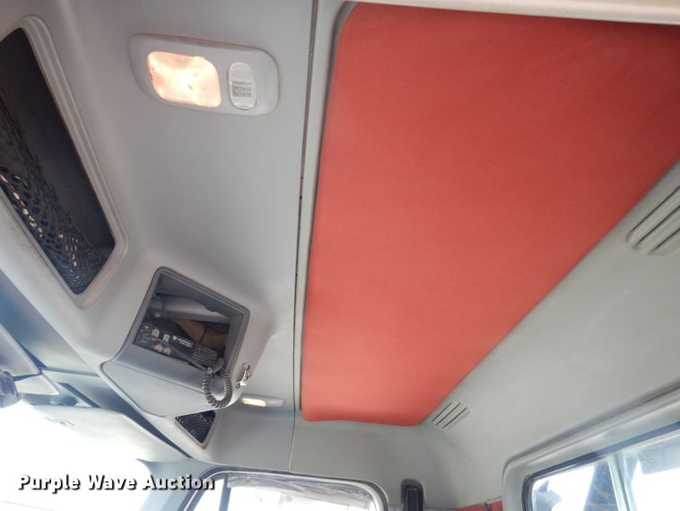 image for item DG8339 2004 Freightliner Columbia  winch truck