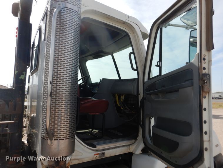 image for item DG8339 2004 Freightliner Columbia  winch truck