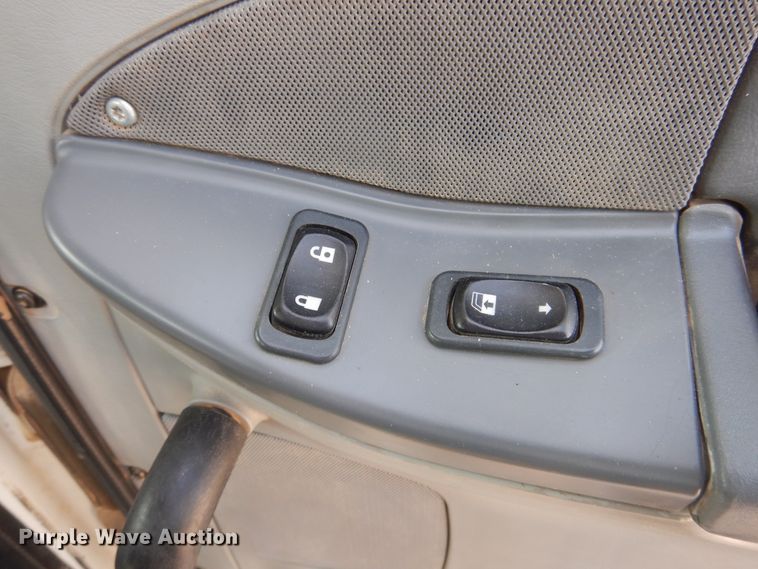 image for item DG8339 2004 Freightliner Columbia  winch truck