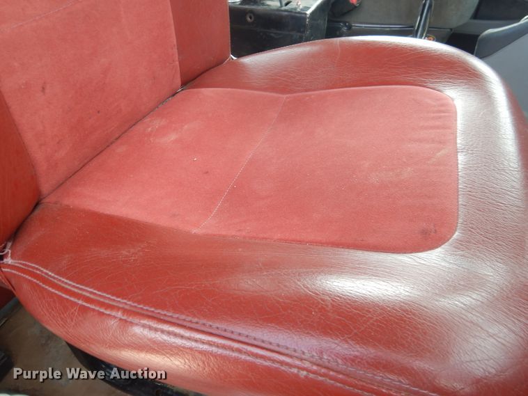 image for item DG8339 2004 Freightliner Columbia  winch truck