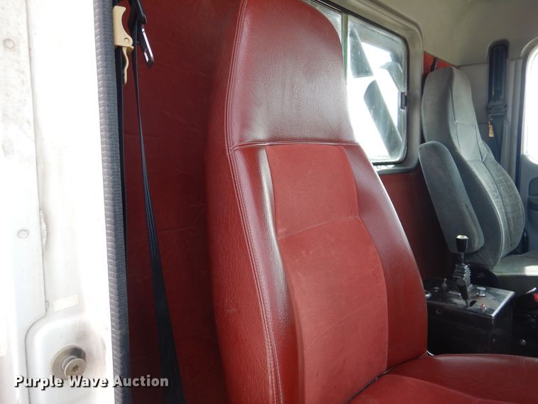 image for item DG8339 2004 Freightliner Columbia  winch truck