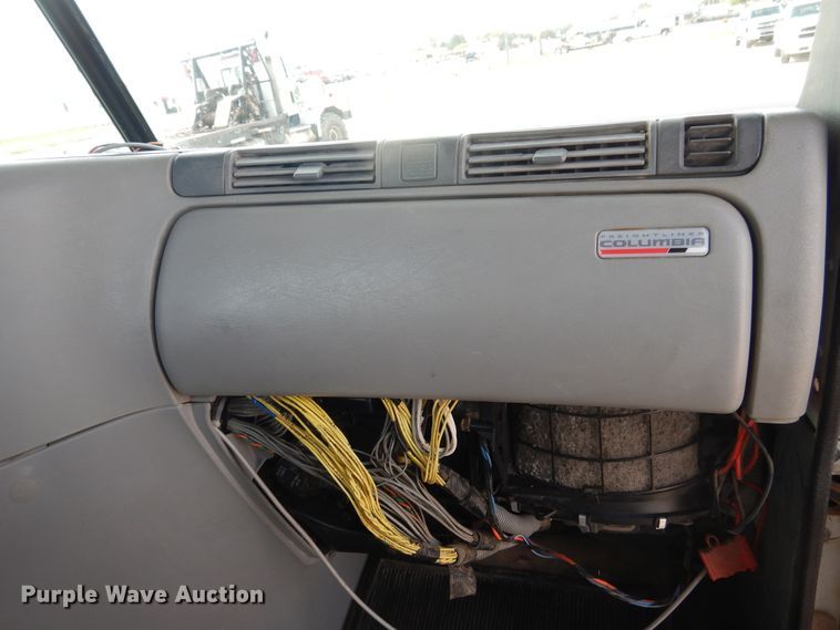 image for item DG8339 2004 Freightliner Columbia  winch truck