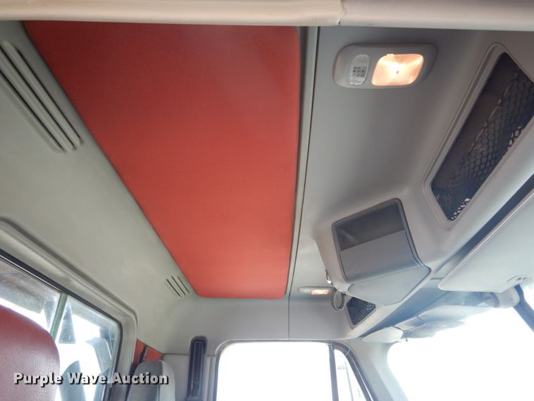 image for item DG8339 2004 Freightliner Columbia  winch truck