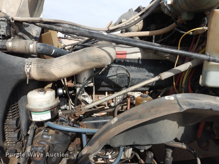 image for item DG8339 2004 Freightliner Columbia  winch truck