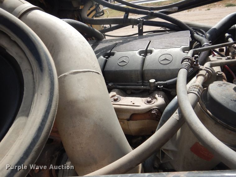 image for item DG8339 2004 Freightliner Columbia  winch truck