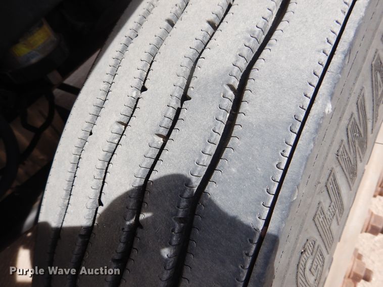 image for item DG8339 2004 Freightliner Columbia  winch truck