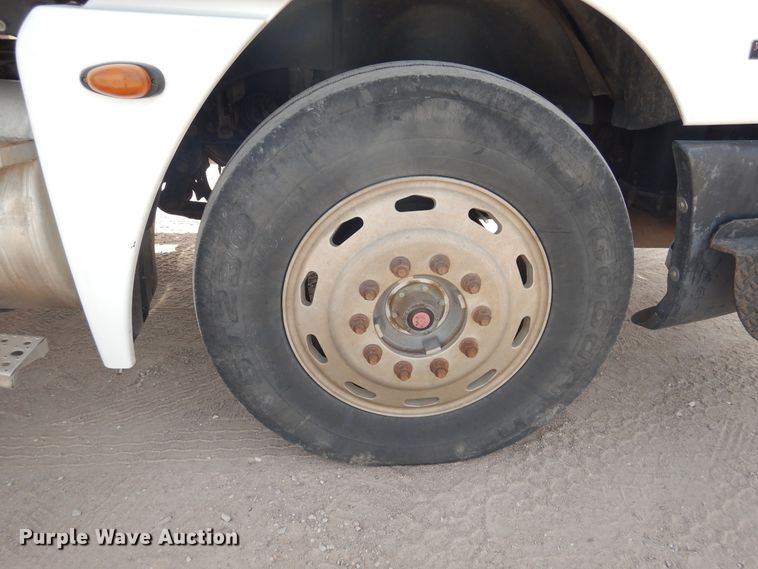 image for item DG8339 2004 Freightliner Columbia  winch truck