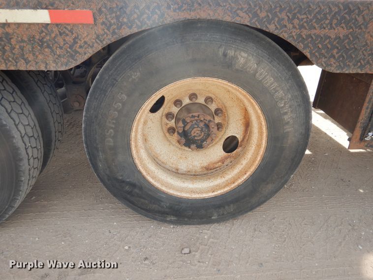 image for item DG8339 2004 Freightliner Columbia  winch truck