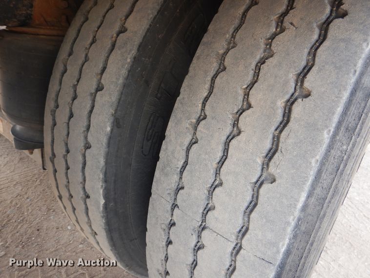 image for item DG8339 2004 Freightliner Columbia  winch truck