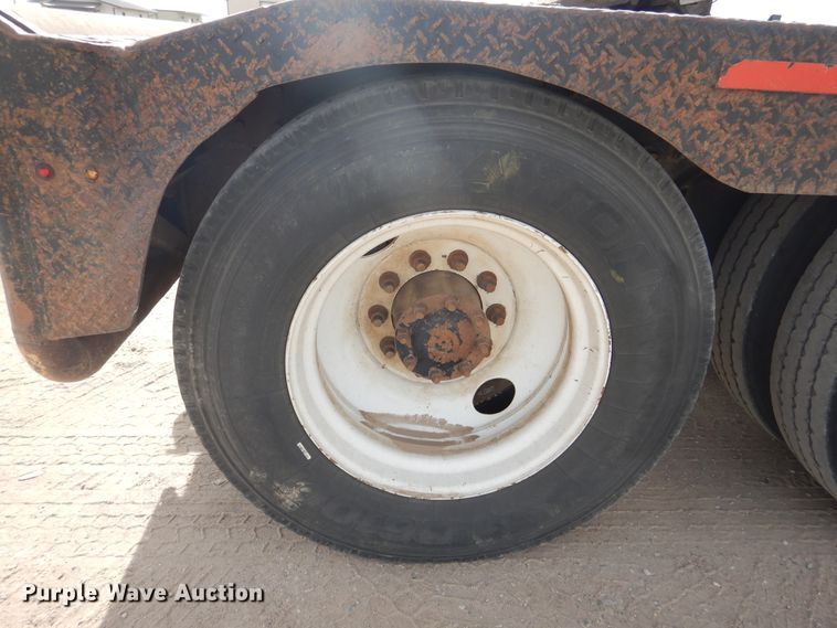 image for item DG8339 2004 Freightliner Columbia  winch truck