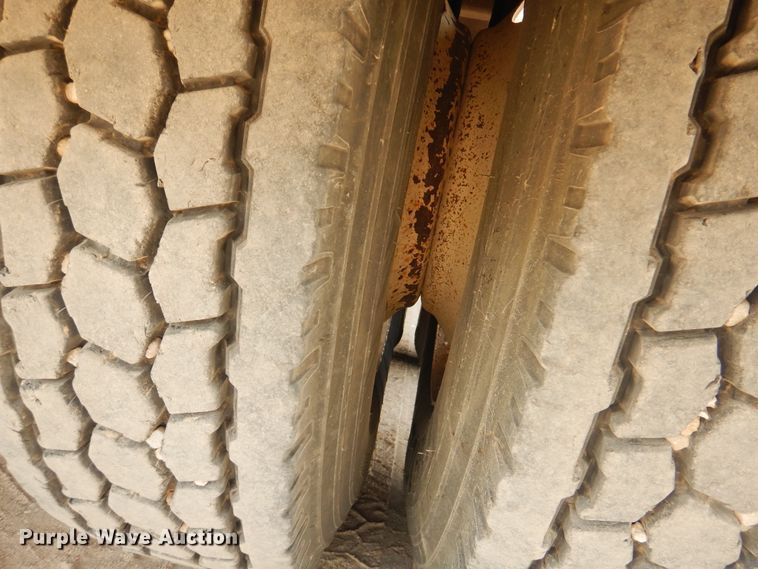 image for item DG8339 2004 Freightliner Columbia  winch truck