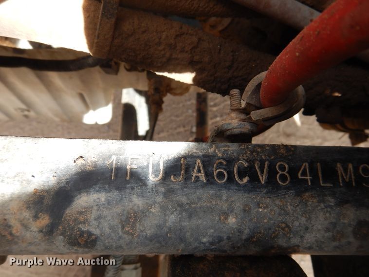 image for item DG8339 2004 Freightliner Columbia  winch truck