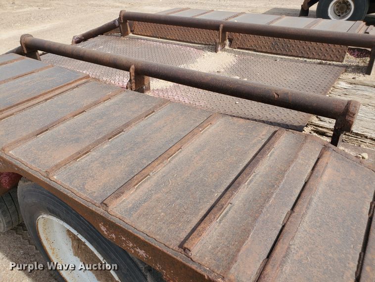 image for item DG8346 1976 Fruehauf C25L-J2 equipment trailer