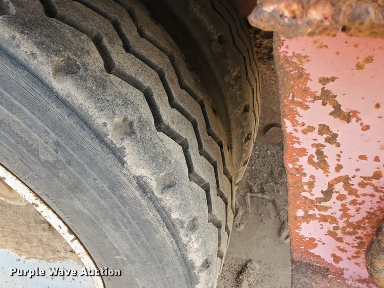 image for item DG8346 1976 Fruehauf C25L-J2 equipment trailer