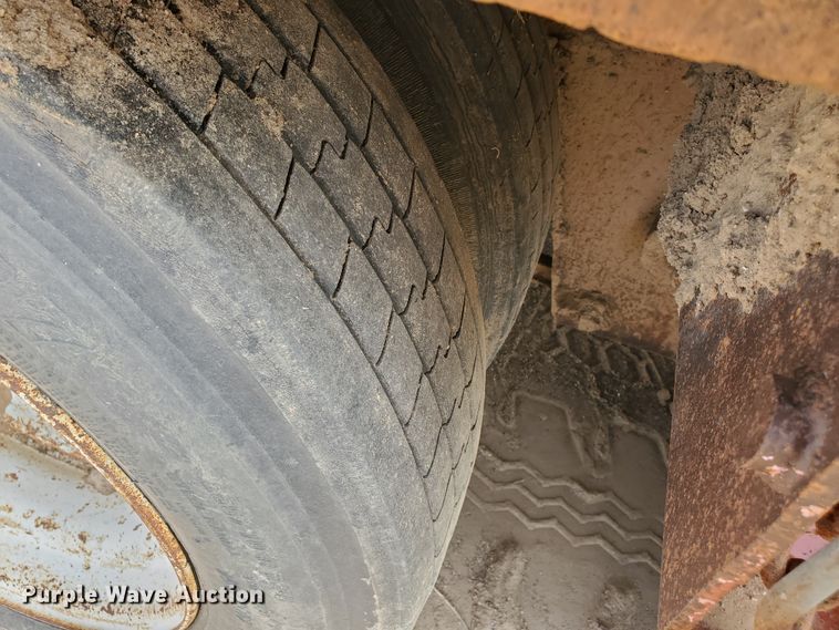 image for item DG8346 1976 Fruehauf C25L-J2 equipment trailer