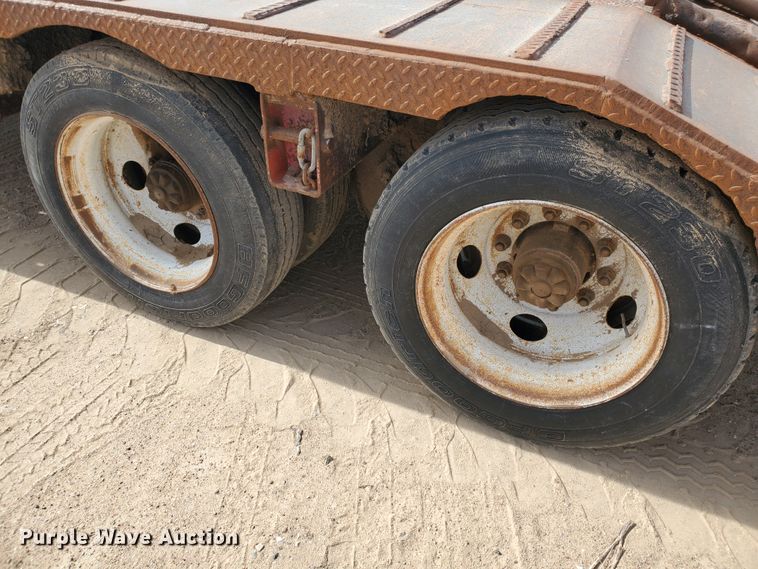 image for item DG8346 1976 Fruehauf C25L-J2 equipment trailer