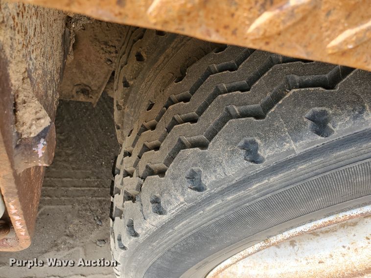 image for item DG8346 1976 Fruehauf C25L-J2 equipment trailer