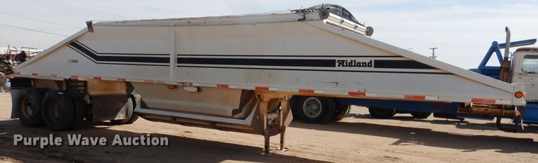 image for item DG8351 2004 Midland MG40MC2000 bottom dump trailer