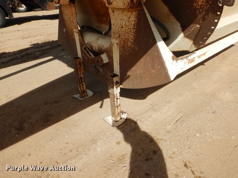 image for item DG8351 2004 Midland MG40MC2000 bottom dump trailer