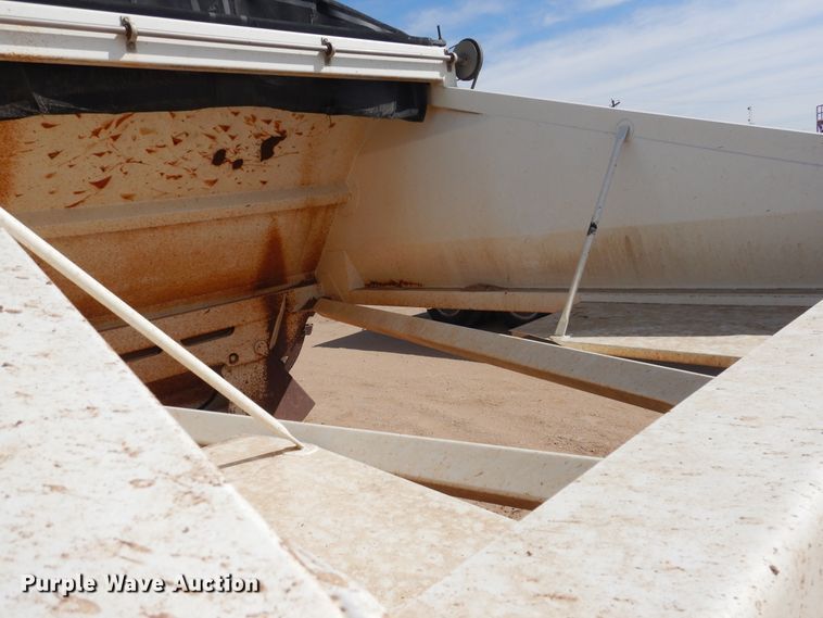 image for item DG8351 2004 Midland MG40MC2000 bottom dump trailer