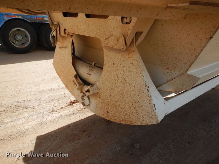 image for item DG8351 2004 Midland MG40MC2000 bottom dump trailer