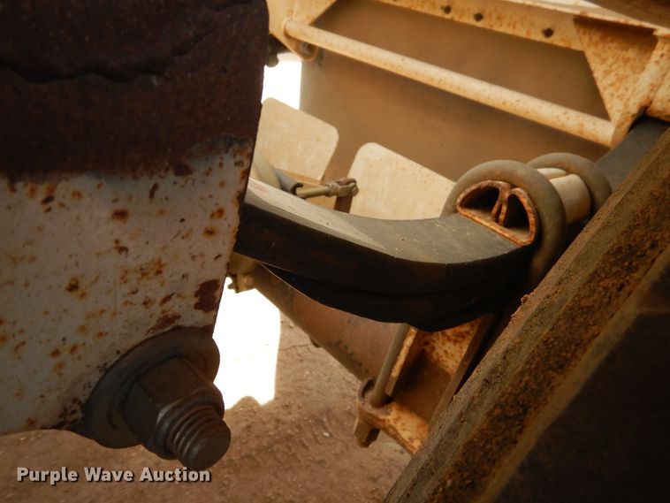 image for item DG8351 2004 Midland MG40MC2000 bottom dump trailer