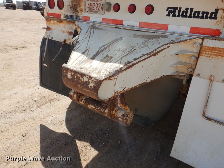 image for item DG8351 2004 Midland MG40MC2000 bottom dump trailer