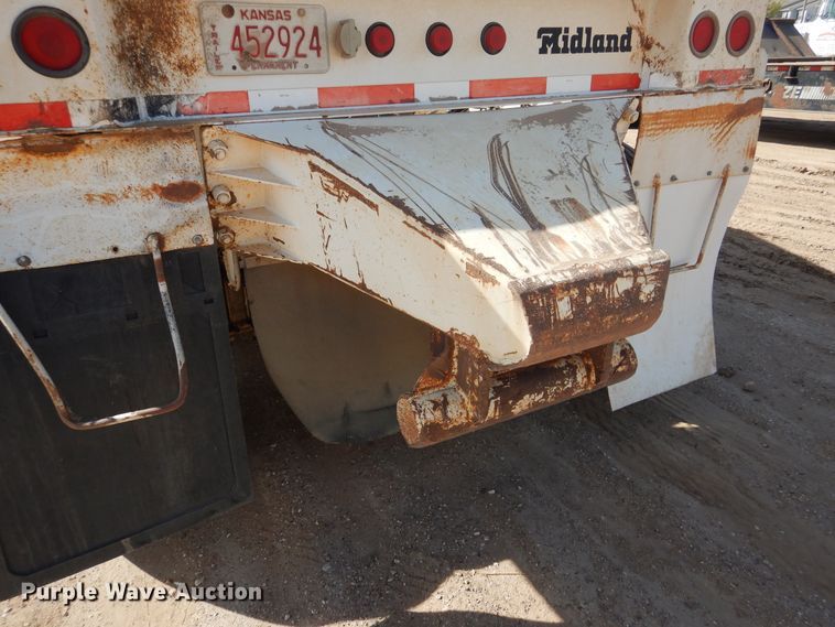 image for item DG8351 2004 Midland MG40MC2000 bottom dump trailer