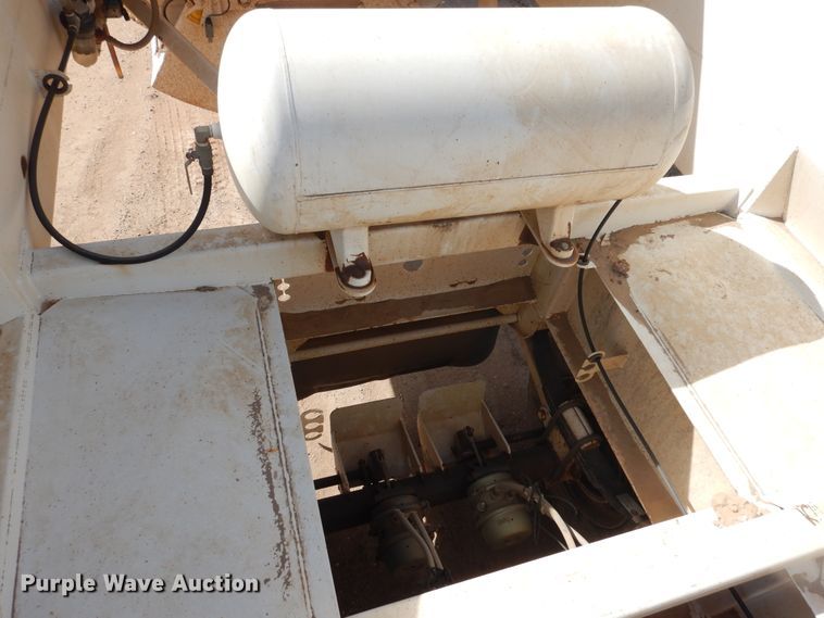 image for item DG8351 2004 Midland MG40MC2000 bottom dump trailer