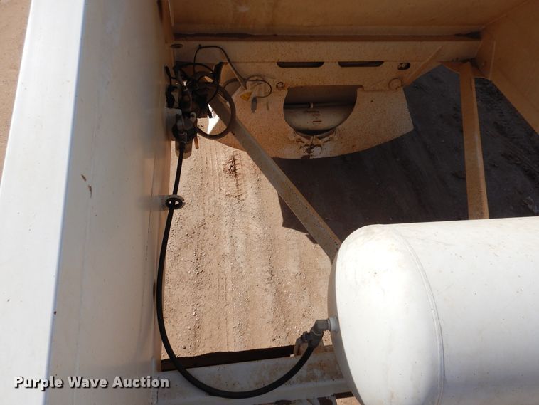 image for item DG8351 2004 Midland MG40MC2000 bottom dump trailer