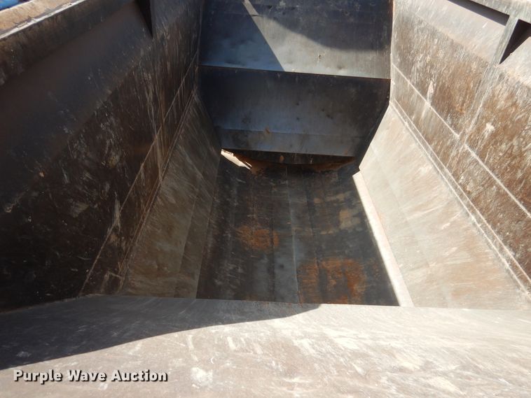 image for item DG8351 2004 Midland MG40MC2000 bottom dump trailer