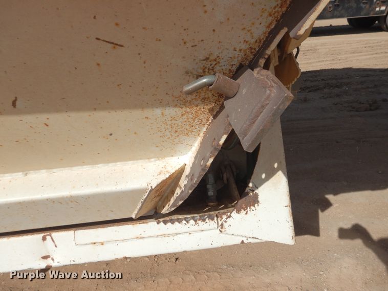 image for item DG8351 2004 Midland MG40MC2000 bottom dump trailer