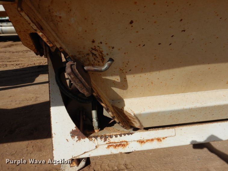 image for item DG8351 2004 Midland MG40MC2000 bottom dump trailer