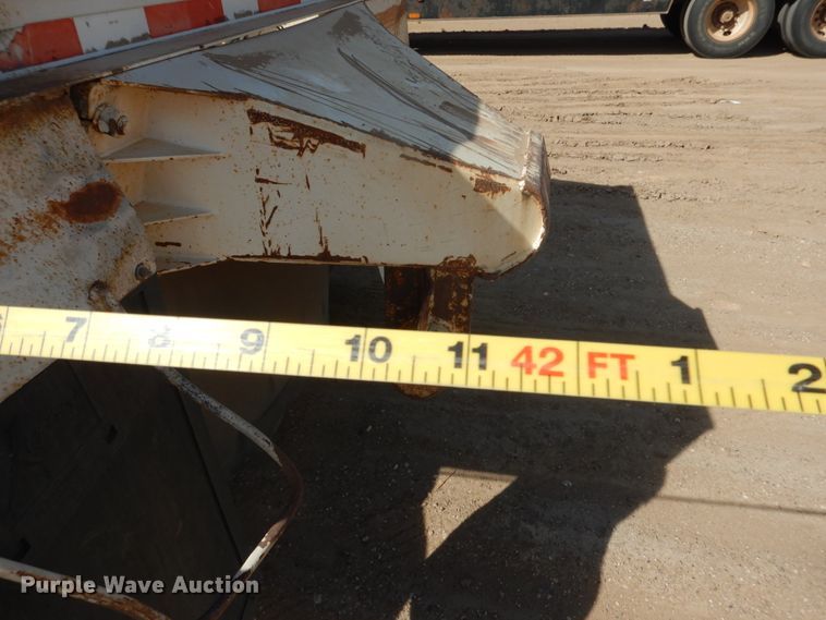 image for item DG8351 2004 Midland MG40MC2000 bottom dump trailer