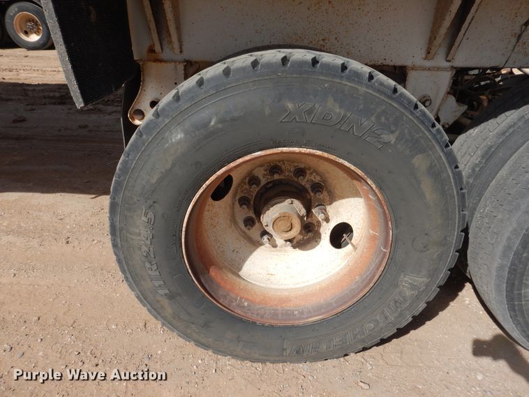 image for item DG8351 2004 Midland MG40MC2000 bottom dump trailer